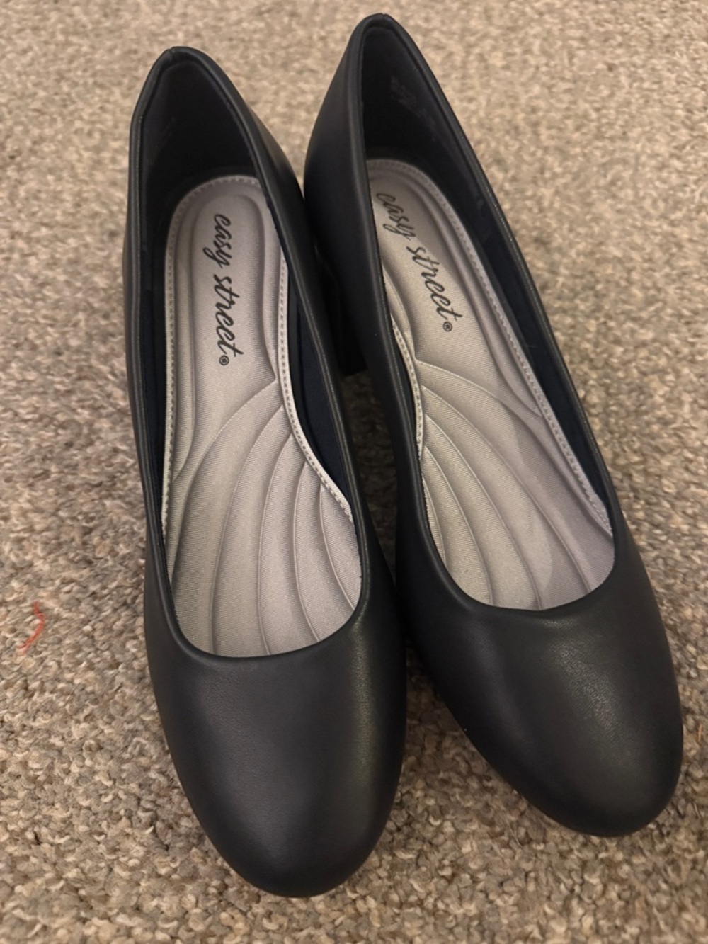 Easy Street Women's Black Classic Comfort block heels NWOB